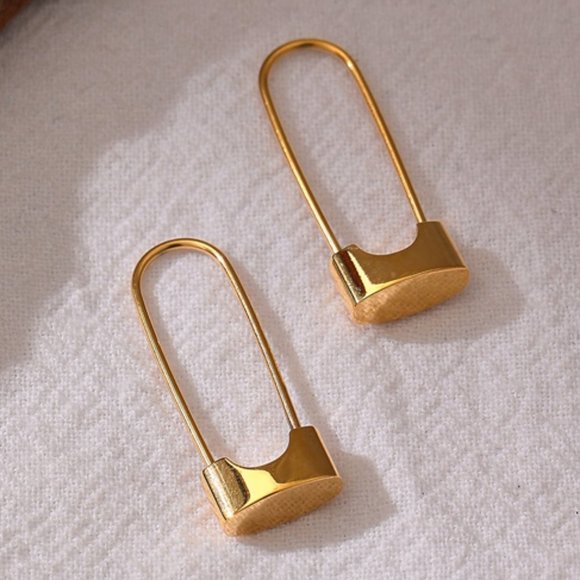 ^NEW 18K Gold Plated Lock Pin Hoop Earrings - Picture 1 of 6